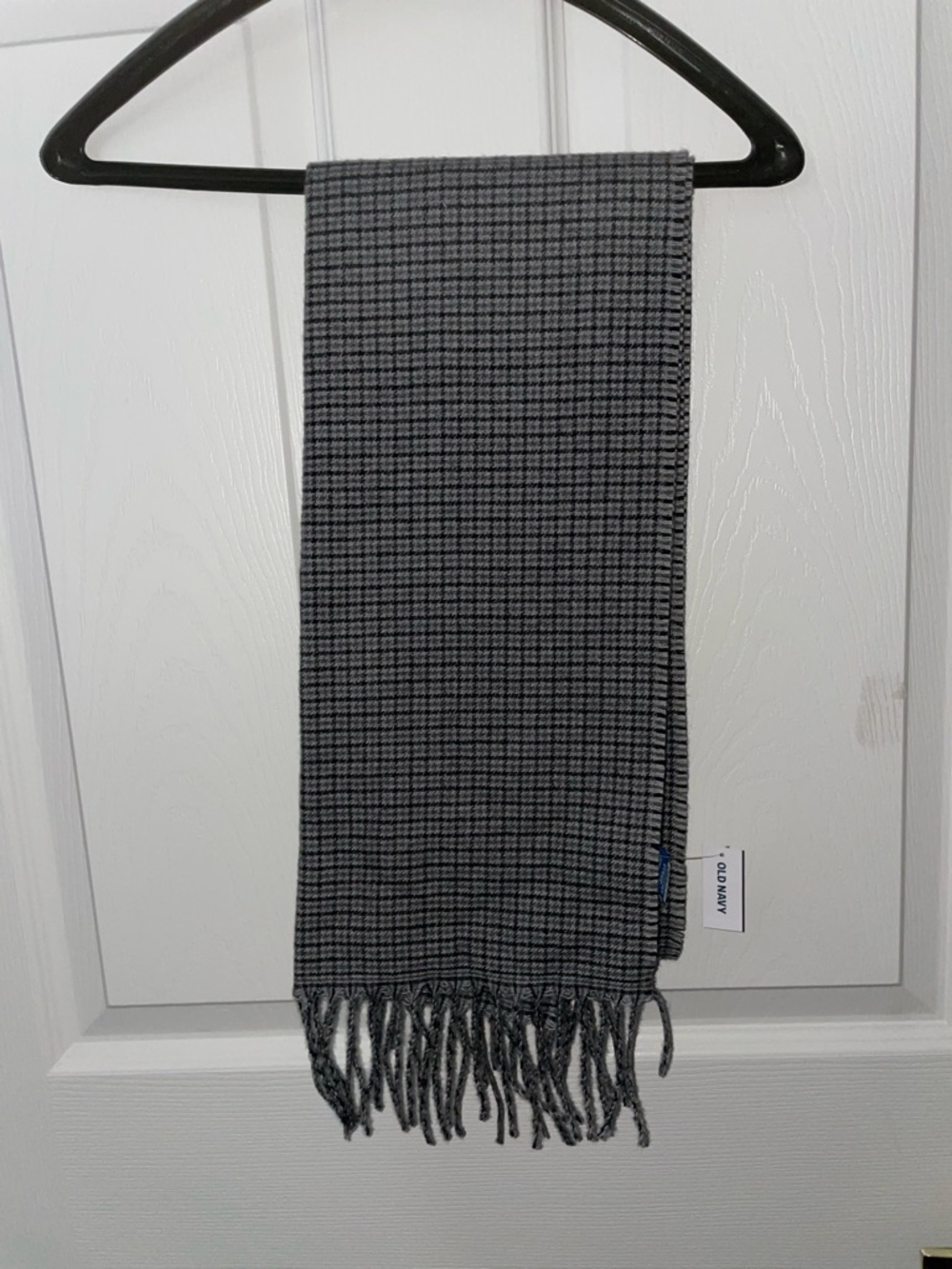 Old Navy Gray Houndstooth Fringe Scarf